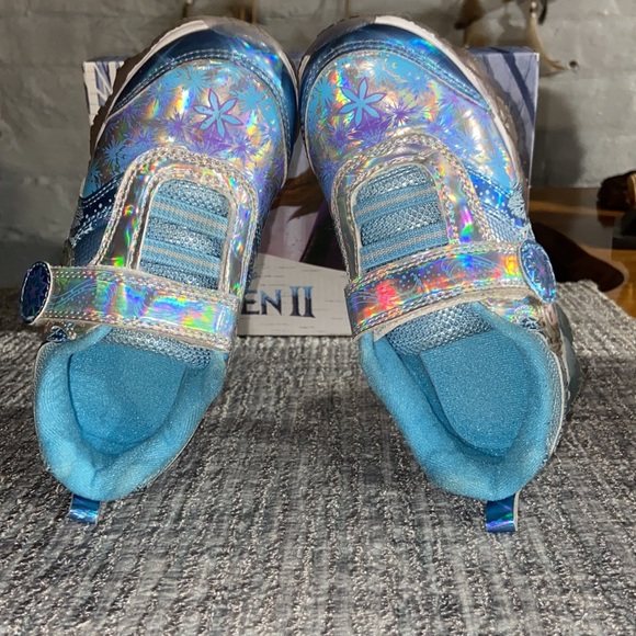 Size 10c Disney Frozen Light Up Sneakers - Picture 9 of 10